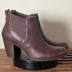 UGG Australia Cobie II Chelsea Women’s Chocolate Leather Heeled Boots Size 12